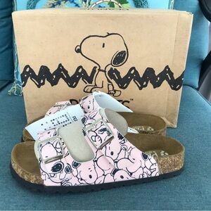 Peanuts Snoopy Sandals Size 5.5